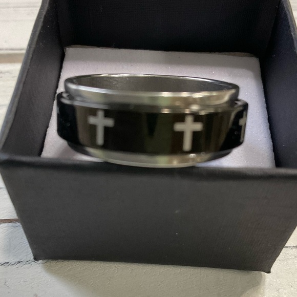 Unisex Black With Cross Detail Rotating Fidget Ring Size 9 - Picture 4 of 8